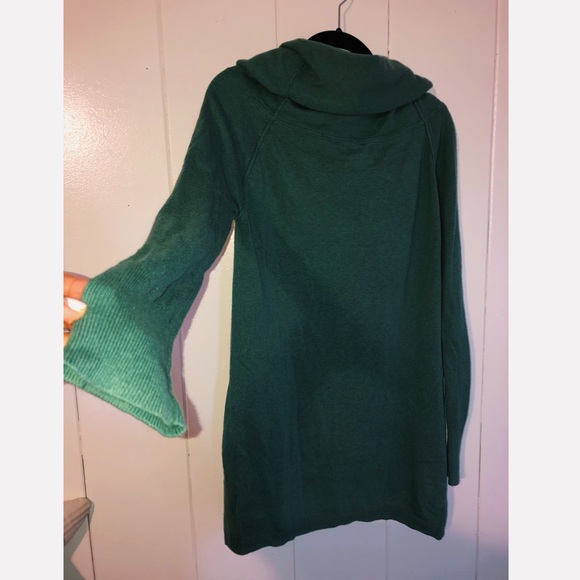 Green off-the-shoulder/ cowl neck sweater. - Picture 7 of 7